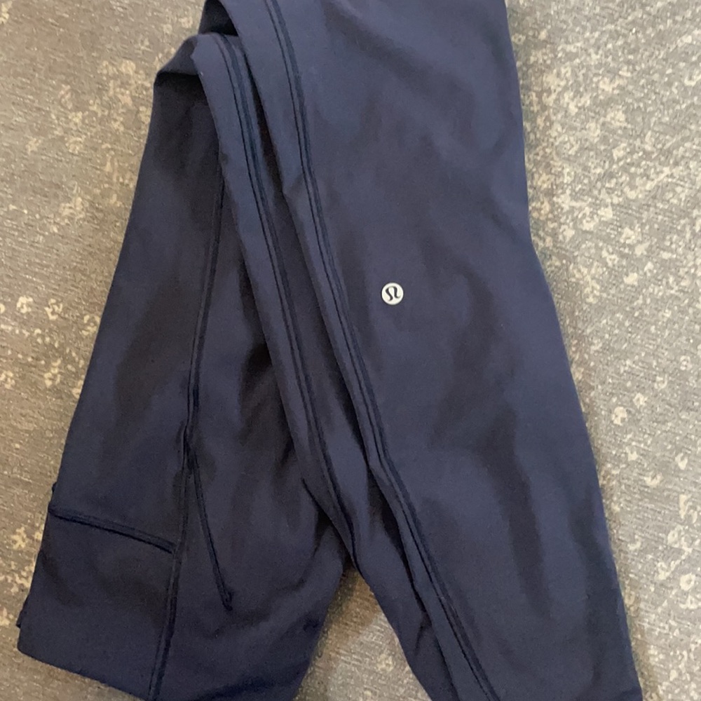 Near perfect lululemon leggings with foot strap
